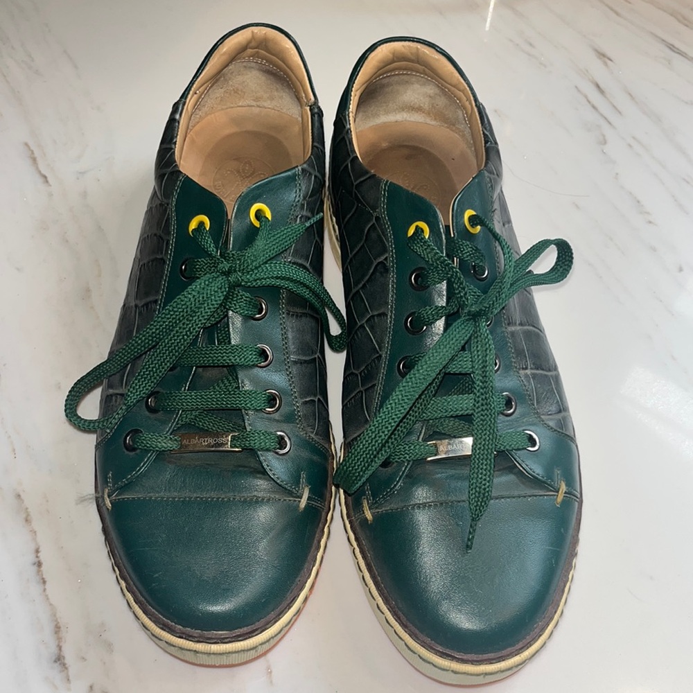 Royal Albatross size 8 men’s spikeless golf shoe